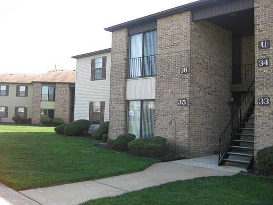 2nd image of 35 Uxbridge Pl