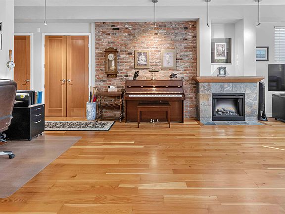 4th image of 240 Salter St #210
