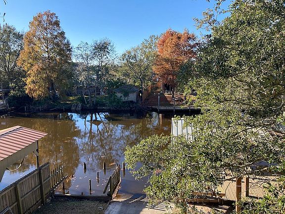 2nd image of 2989 Camellia Dr