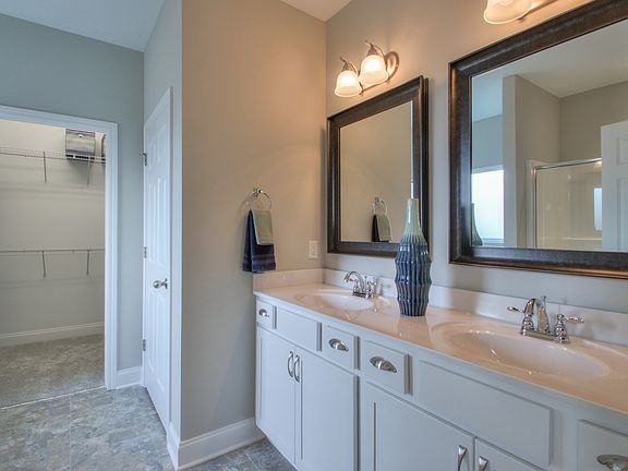 The Baymont Owner s Suite This is a model representation, not the actual home