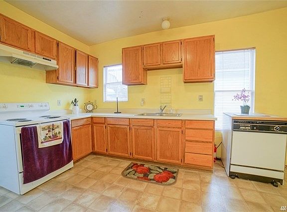 3rd image of 106 D St NW