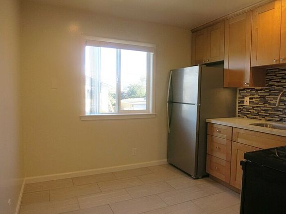 3rd image of 663 Johanna Ave APT 4