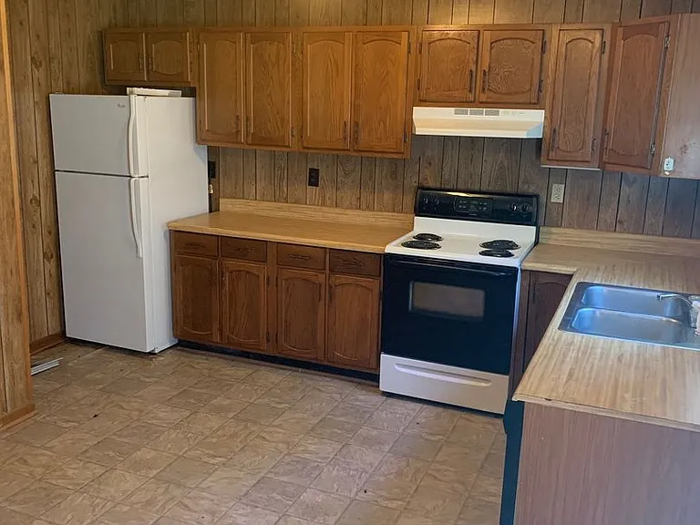 811 Creekside Dr — Photo 4