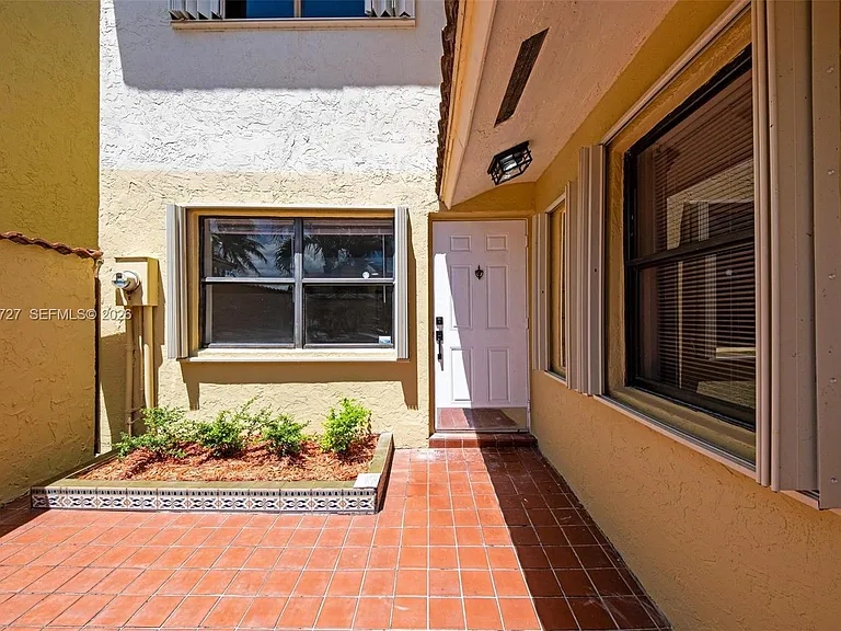 15157 SW 95th St — Photo 3