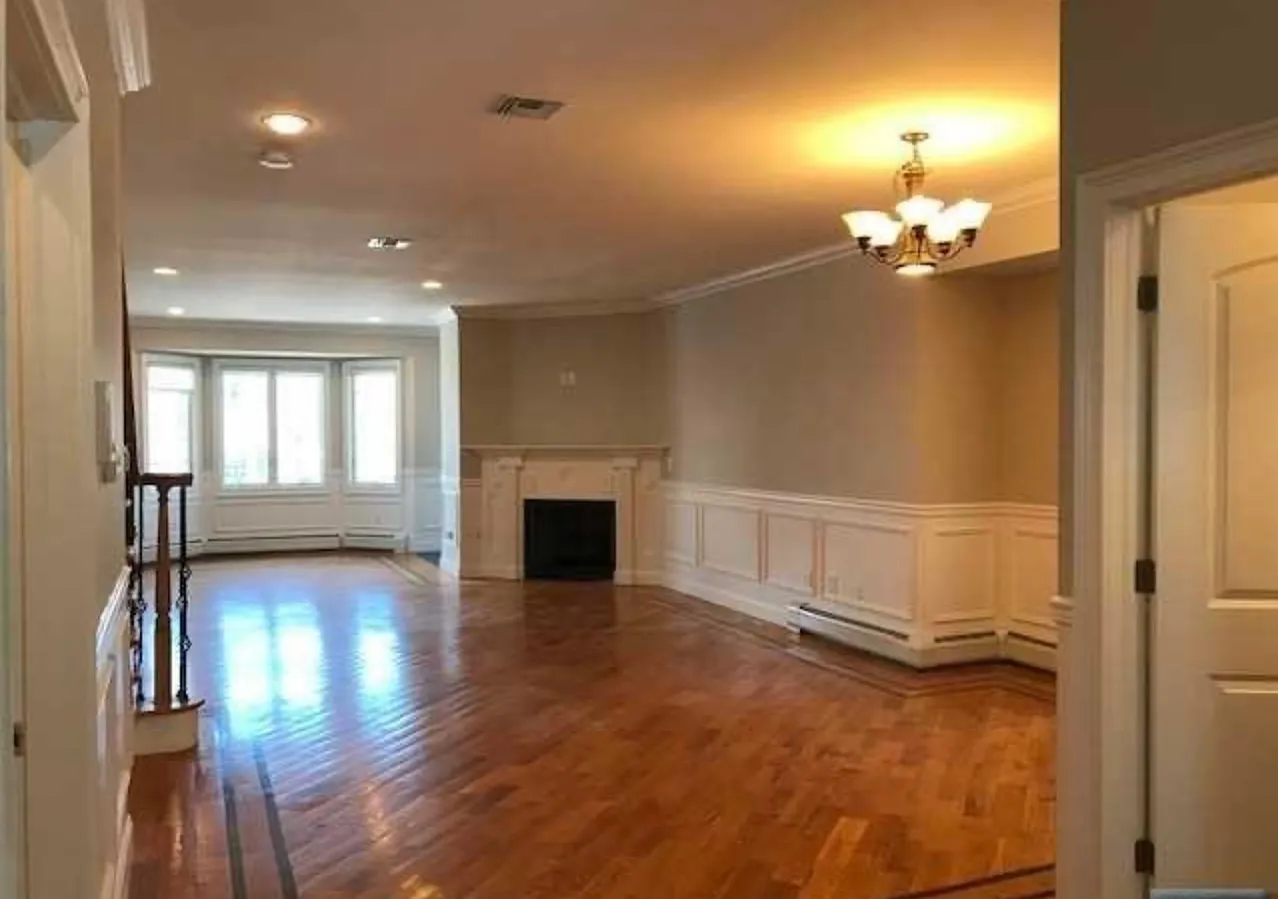 4 bed, 3.5 bath, $5,200 — Photo 2