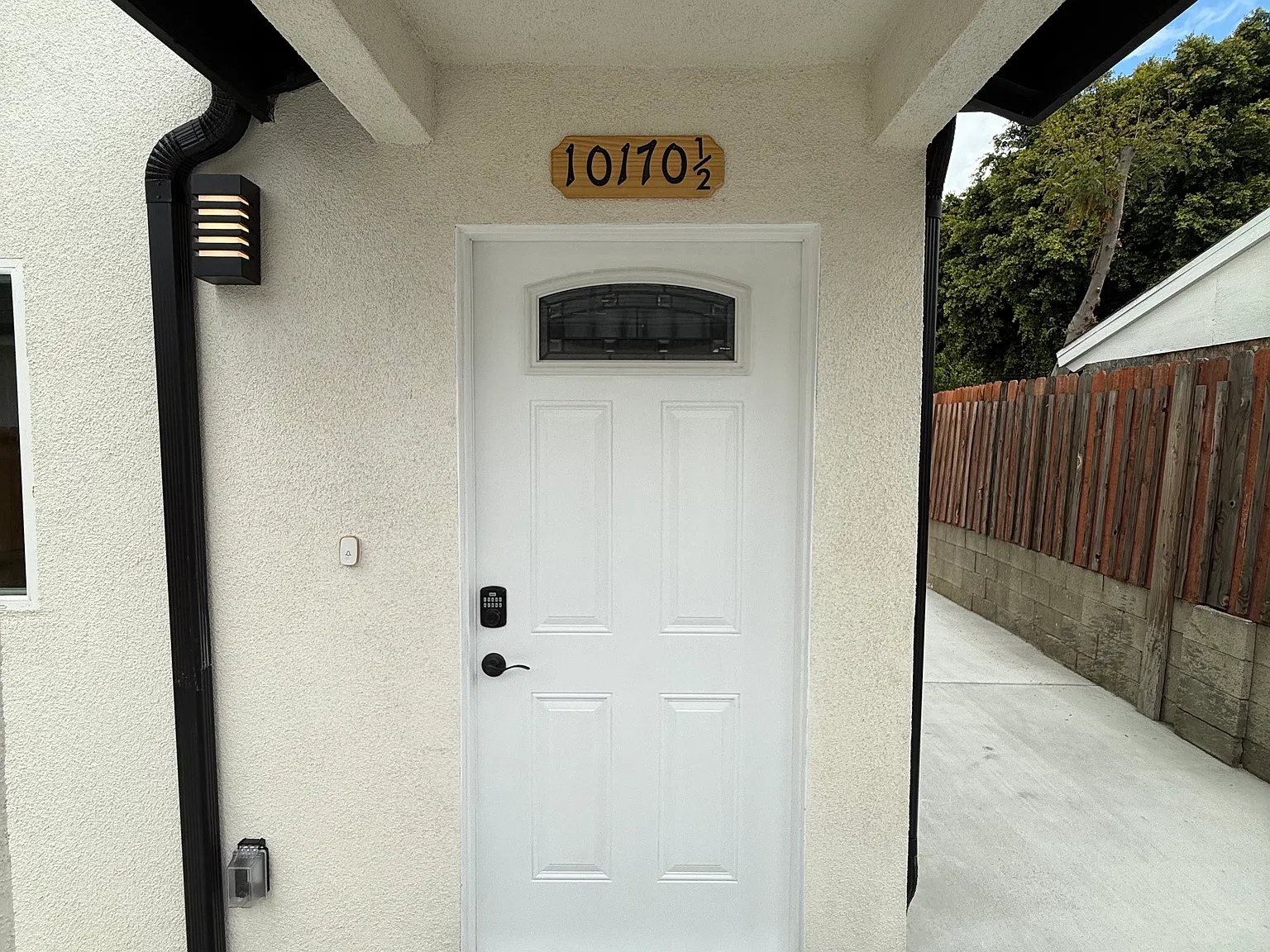 3 bed, $3,295 — Photo 1