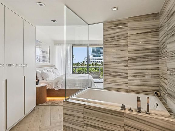 4th image of 2201 Collins Ave #401