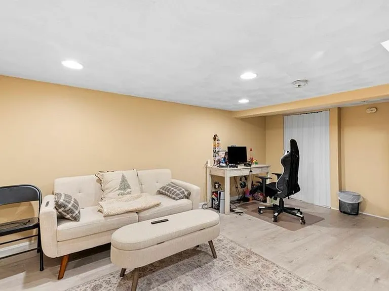 110 Pleasant St #1 — Photo 10