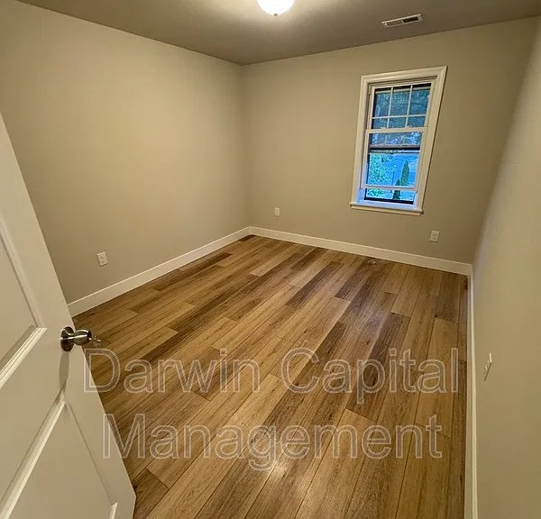166 East Ave E — Photo 8