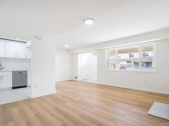 3rd image of 33 Marc Street