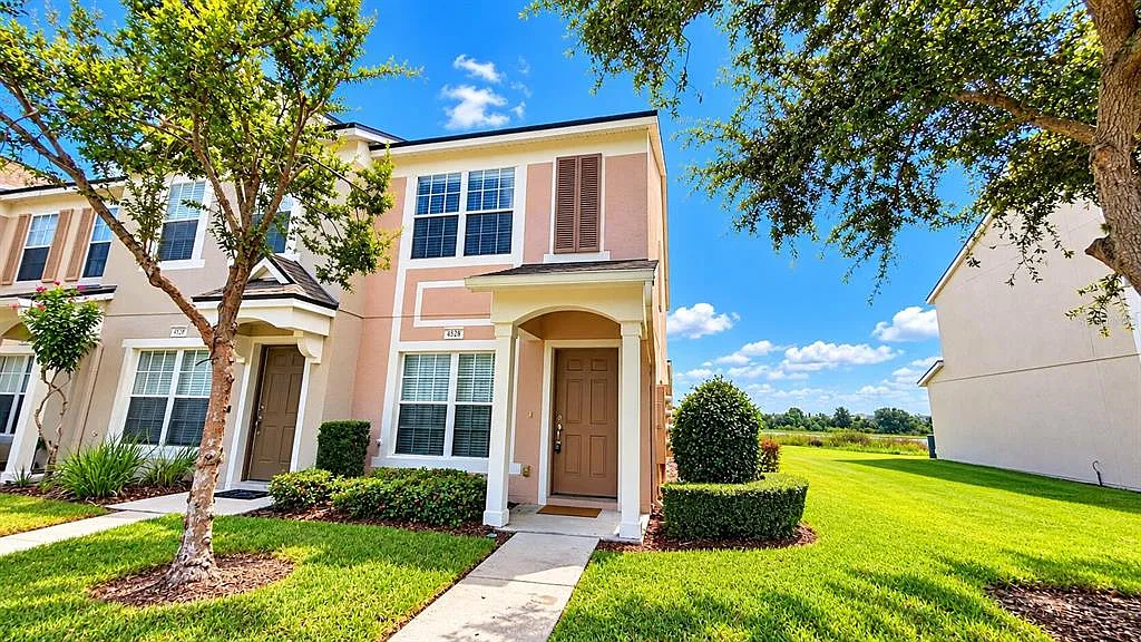 2 bed, 2.5 bath, 1184 sqft, $1,795 — Photo 2