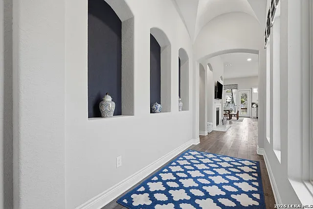 3 bed, 3.0 bath, 2110 sqft, $3,000 — Photo 4