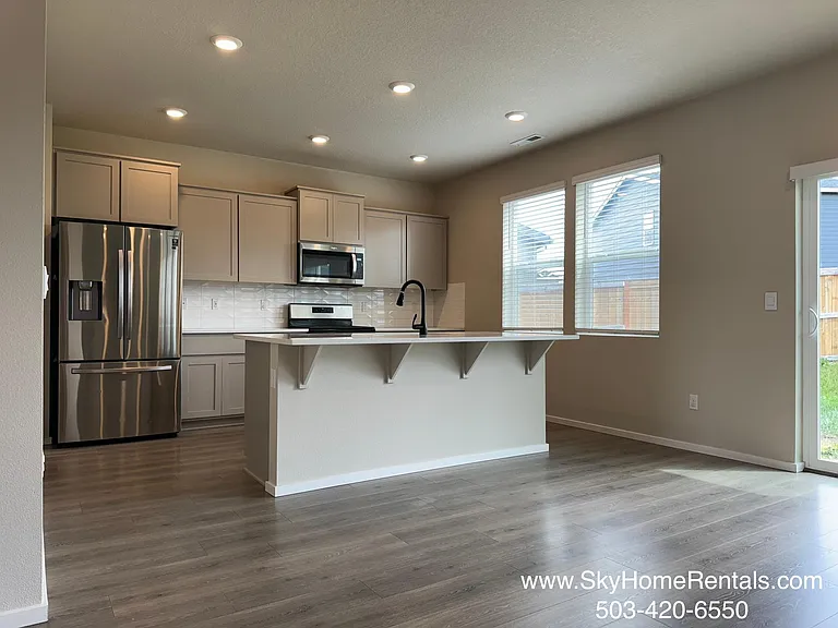 4832 Skylab Ave NE — Photo 3