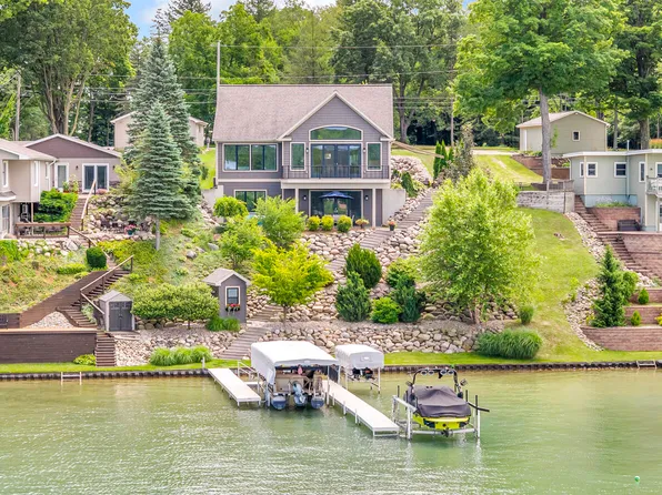 193 Cottage Dr, Horton, MI 49246