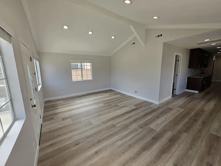 10303 Arminta St — Photo 29
