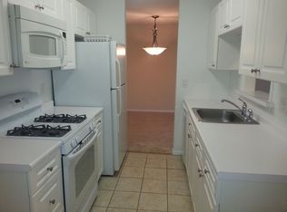 89 Hampden Dr APT 2A, Norwood, MA 02062