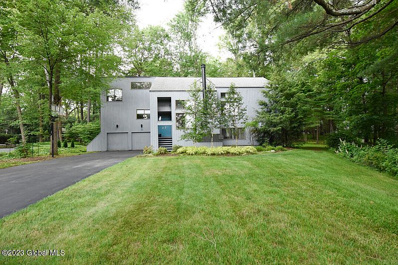 2nd image of 18 Wilshire Drive
