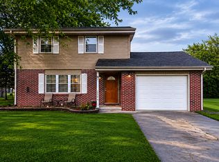 820 Maplewood Dr, Seymour, IN 47274