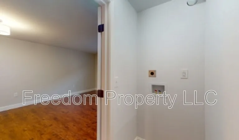 569 Center St #7 — Photo 8