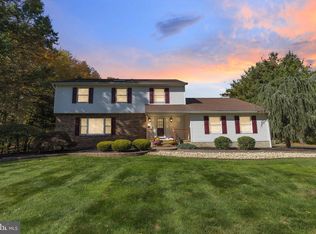 33 Beechwood Dr, Robbinsville, NJ 08691