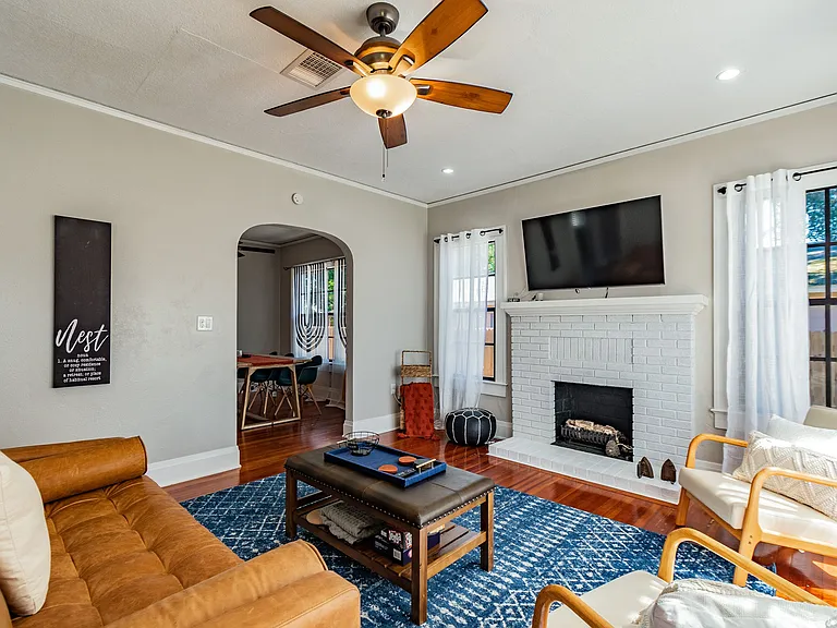 310 E Paris St — Photo 23