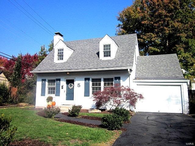 1st image of 5 Stratford Ln