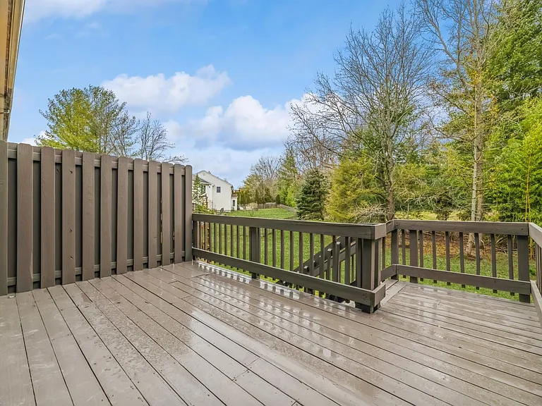 11 Astor Ct — Photo 9