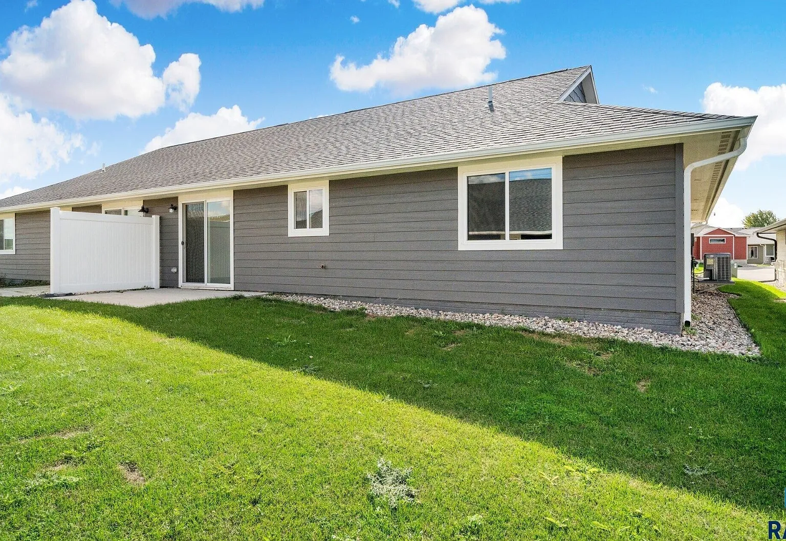 3 bed, 1450 sqft, $2,175 — Photo 2