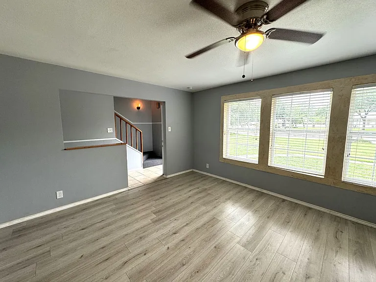 Halbart Dr — Photo 6