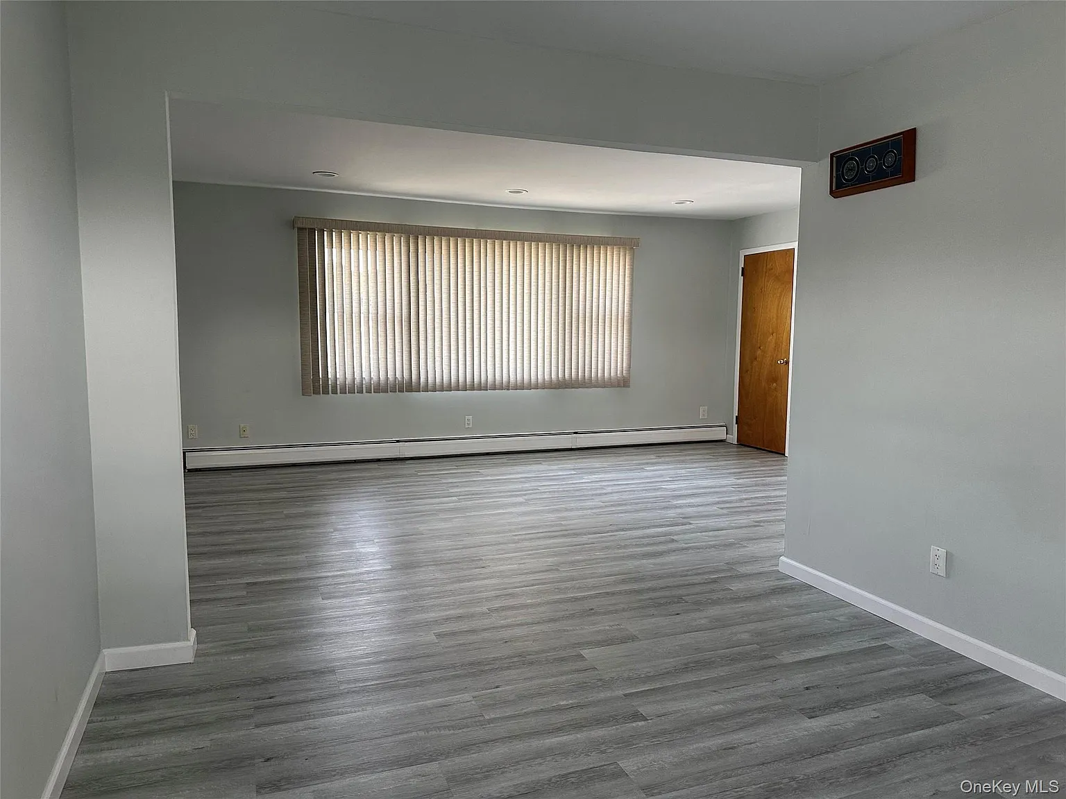 3 bed, 1.0 bath, 1100 sqft, $3,300 — Photo 2
