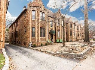 318 S Hanley Rd APT 2N, Saint Louis, MO 63105