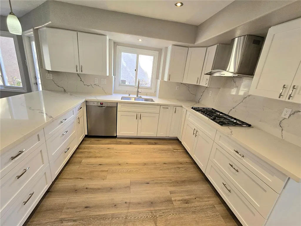 3 bed, 2.0 bath, 2466 sqft, $4,250 — Photo 2
