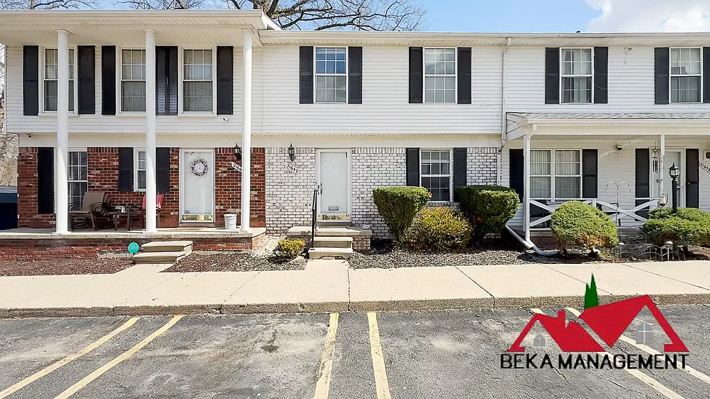 3 bed, 1354 sqft, $1,899 — Photo 1