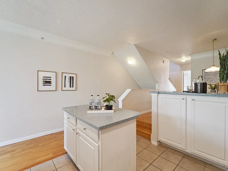 1864 Mallard Dr — Photo 5