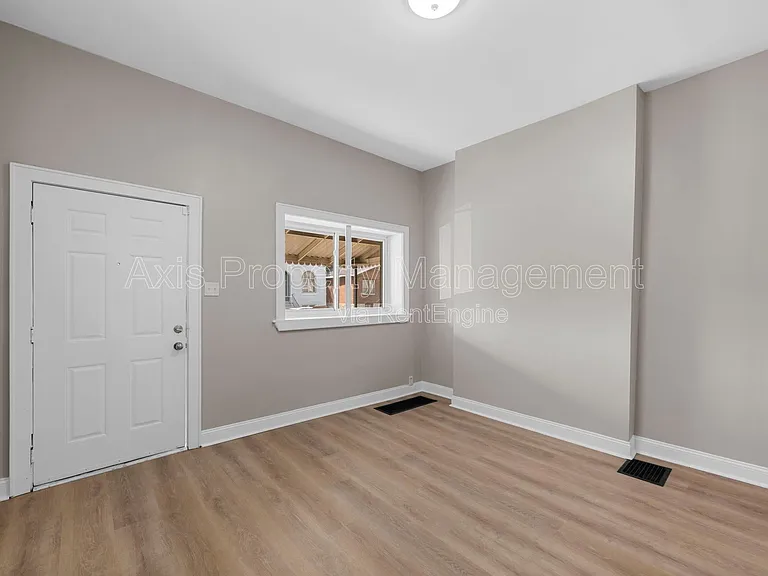3168 Pennsylvania Ave — Photo 2