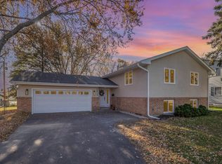 2412 34th Ave NE, Saint Anthony, MN 55418