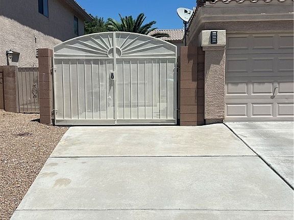 3rd image of 6352 Malachite Bay Ave