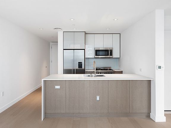 3rd image of 242 W 53rd St APT 25D