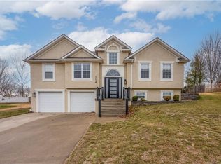 114 Deerfield Dr, Warrensburg, MO 64093