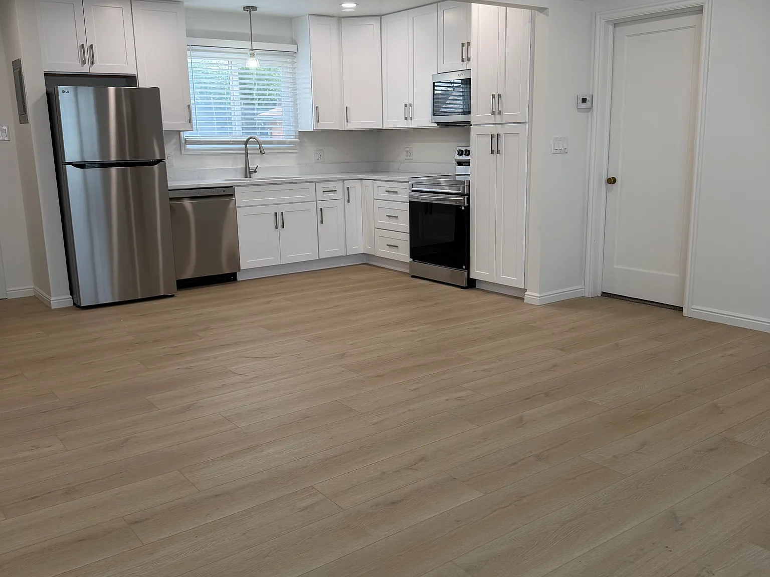 4 bed, 1.5 bath, 1235 sqft, $2,200 — Photo 2