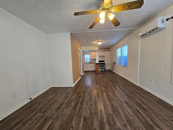 5th image of 4415 McKinney St #B