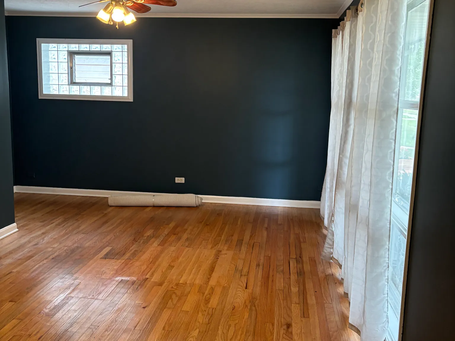 3 bed, 1300 sqft, $3,000 — Photo 2