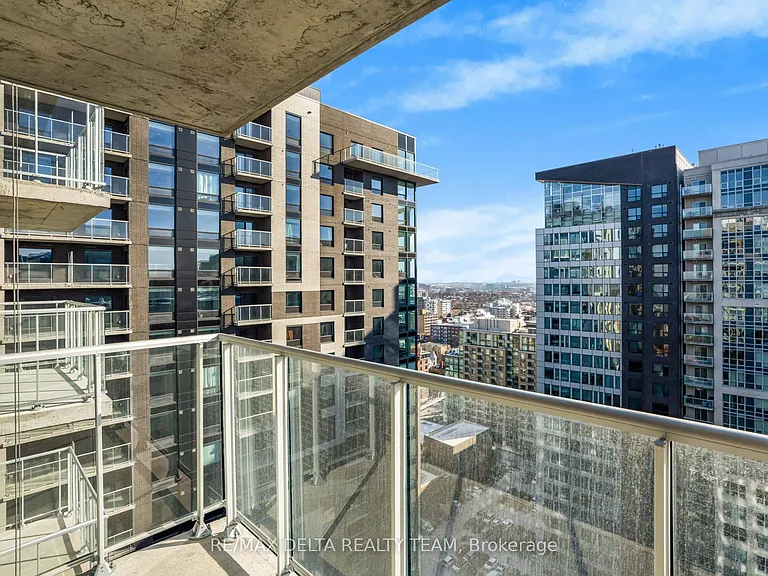 180 George St #2208 — Photo 23