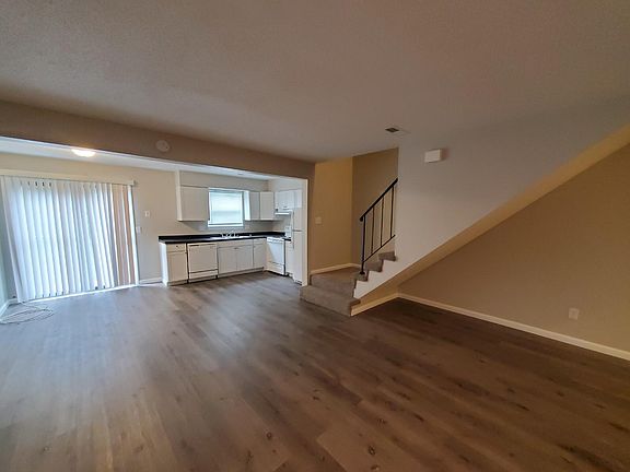 2nd image of 220 NE Cedar Ct