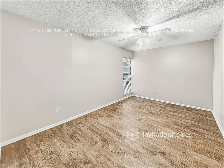 1172 La Mesa Ave — Photo 13