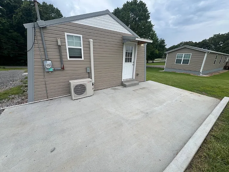 1043 Ross Ln — Photo 15