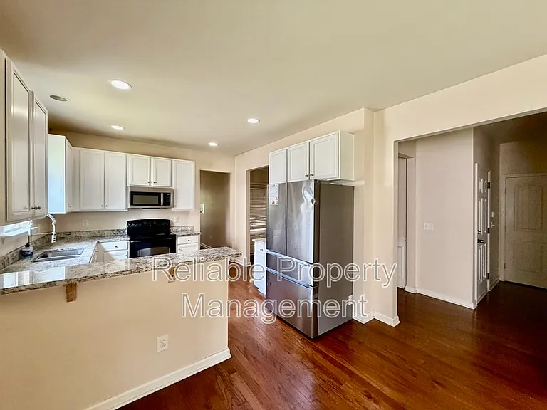 48 Salerno Dr — Photo 16