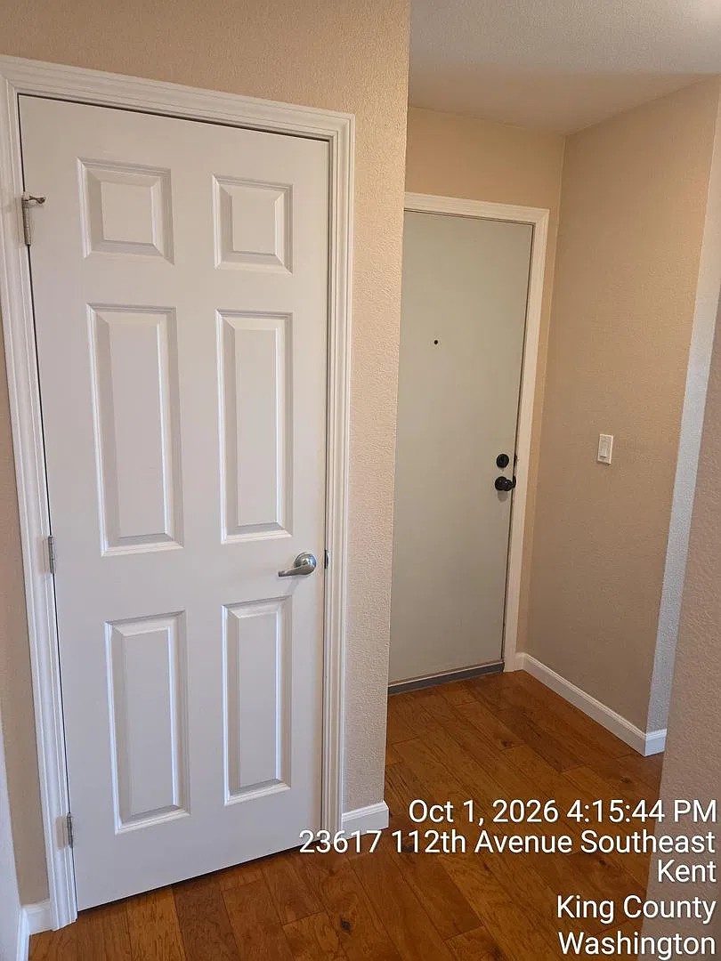 Kent east hill condo - 2 bedroom with vaulted ceiling, 2 bathrooms, ready for move in now! — Photo 4