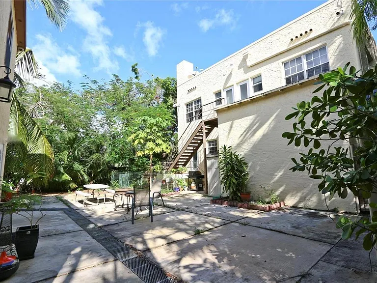 2699 SW 19th Ave — Photo 10