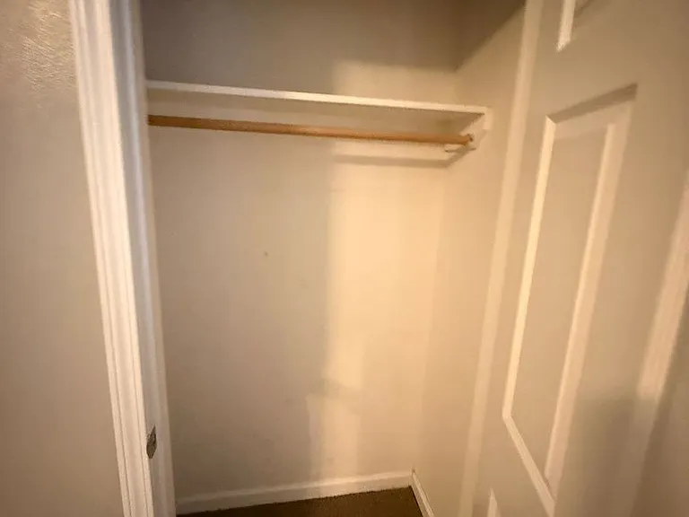 809 E Thomas St — Photo 26